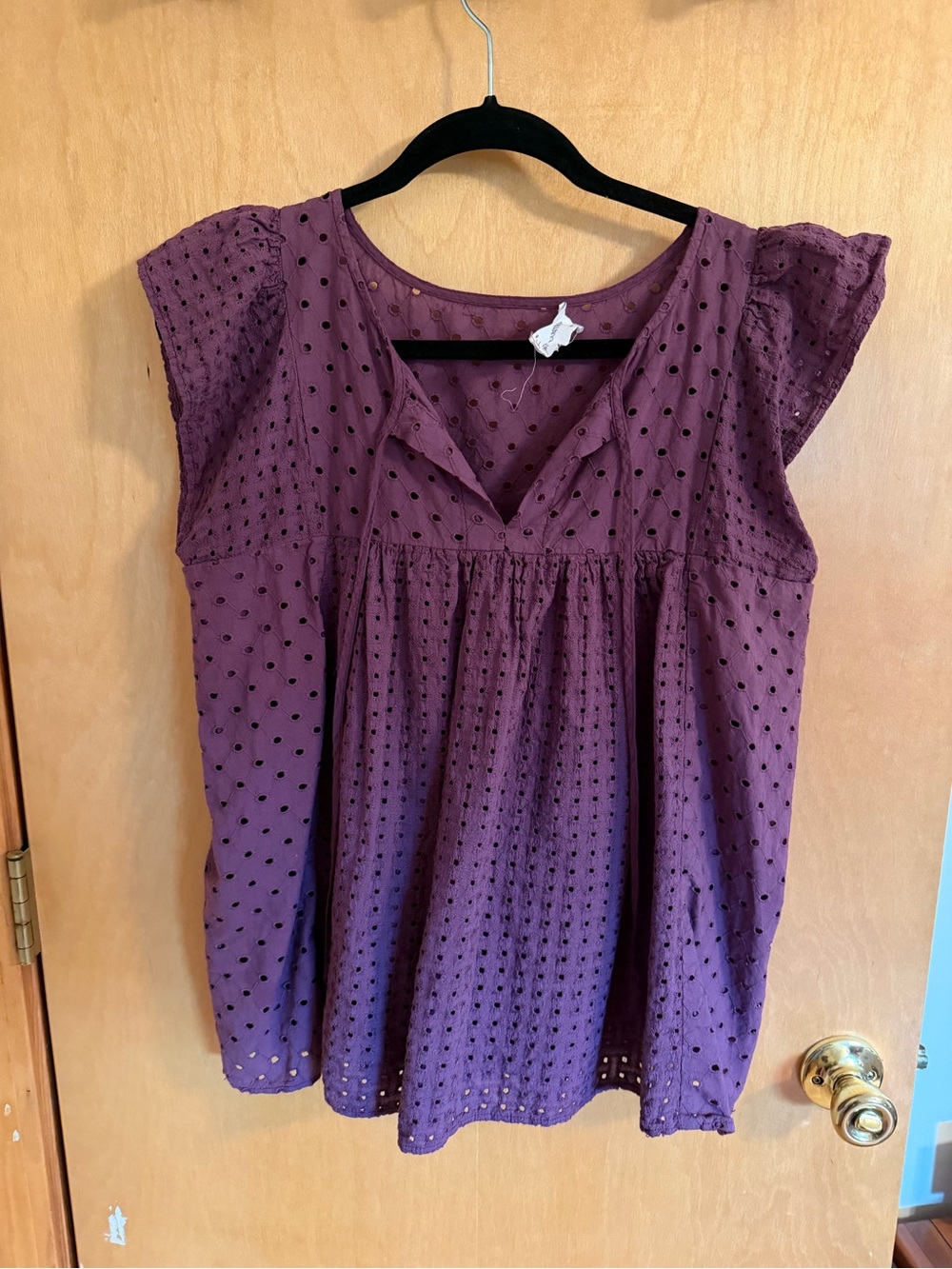 Women’s Plum Eyelet Split-Neck Flutter Sleeve Blouse
